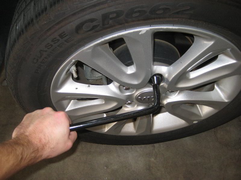 Kia-Soul-Rear-Disc-Brake-Pads-Replacement-Guide-002