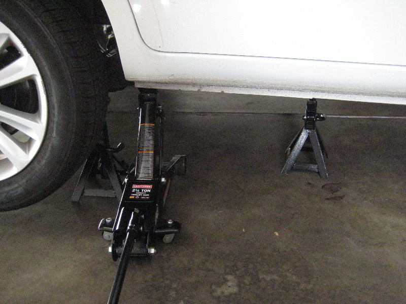 Kia-Soul-Rear-Disc-Brake-Pads-Replacement-Guide-003