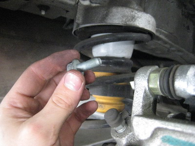 Kia-Soul-Rear-Disc-Brake-Pads-Replacement-Guide-010