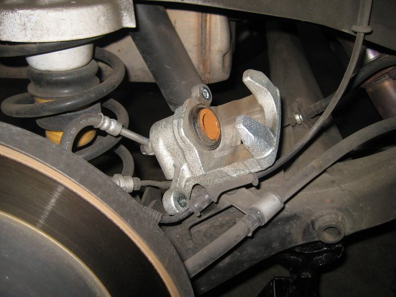 Kia-Soul-Rear-Disc-Brake-Pads-Replacement-Guide-012