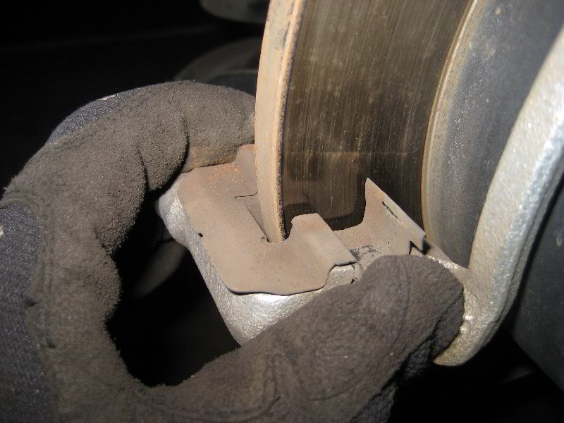 Kia-Soul-Rear-Disc-Brake-Pads-Replacement-Guide-015