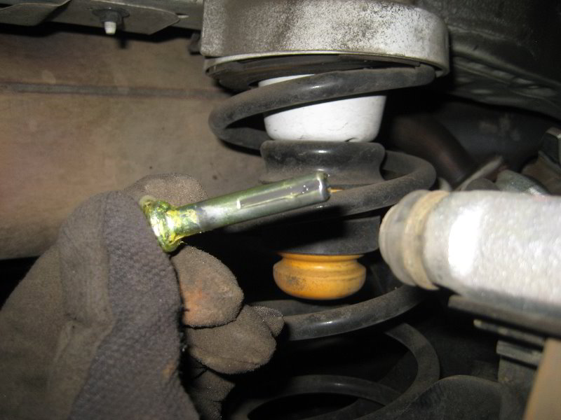 Kia-Soul-Rear-Disc-Brake-Pads-Replacement-Guide-017