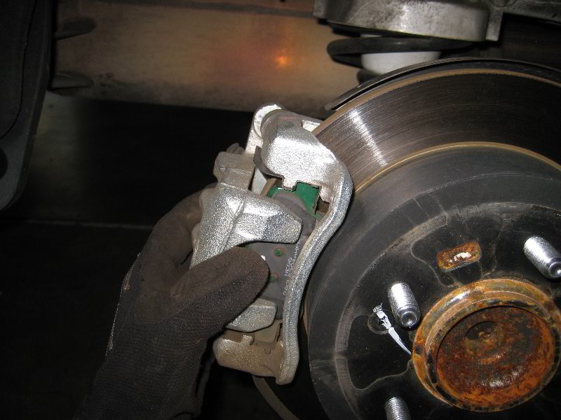 Kia-Soul-Rear-Disc-Brake-Pads-Replacement-Guide-025