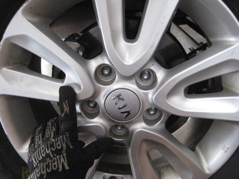 Kia-Soul-Rear-Disc-Brake-Pads-Replacement-Guide-032