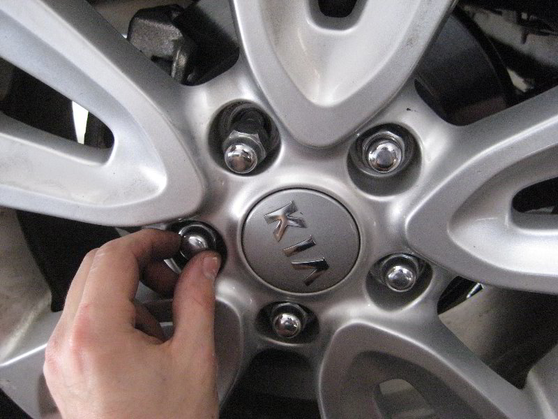 Kia-Soul-Rear-Disc-Brake-Pads-Replacement-Guide-033