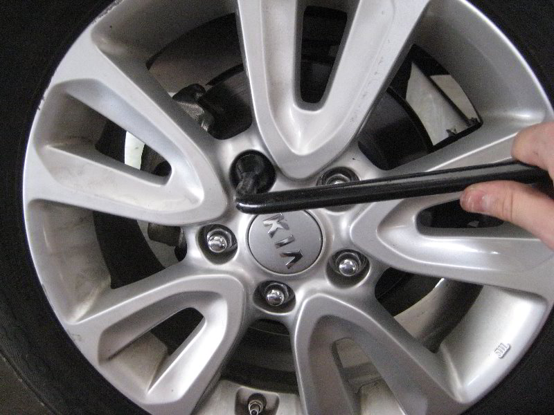 Kia-Soul-Rear-Disc-Brake-Pads-Replacement-Guide-034