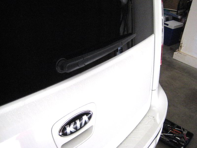 Kia-Soul-Rear-Window-Wiper-Blade-Replacement-Guide-001
