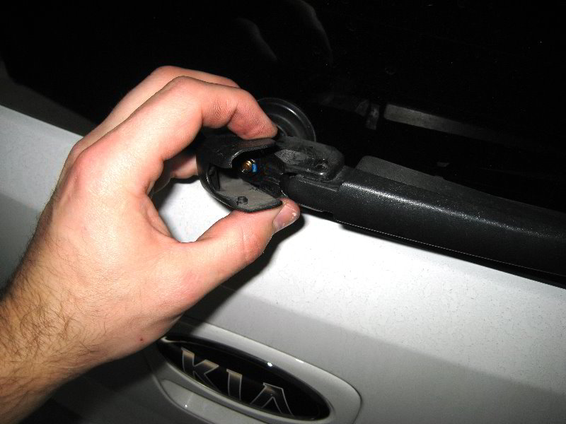 KiaSoulRearWindowWiperBladeReplacementGuide004