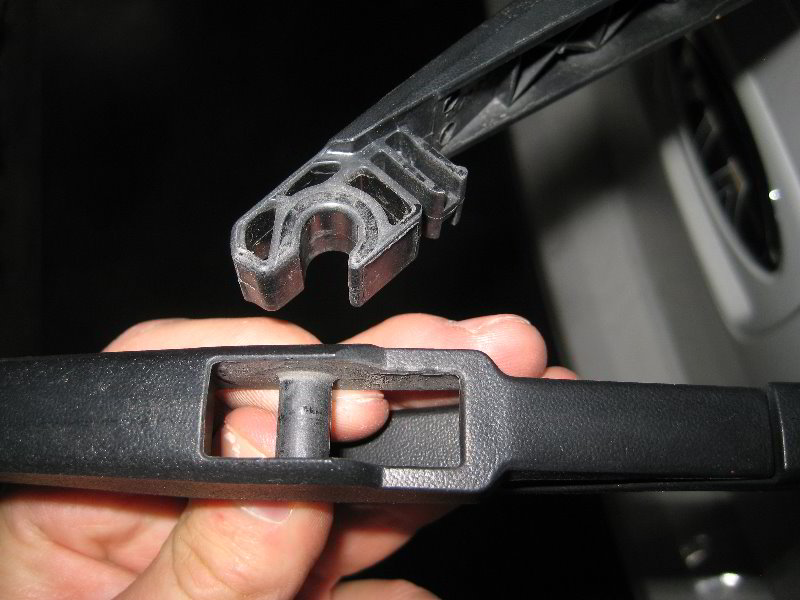 KiaSoulRearWindowWiperBladeReplacementGuide011