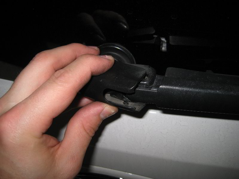 Kia-Soul-Rear-Window-Wiper-Blade-Replacement-Guide-016