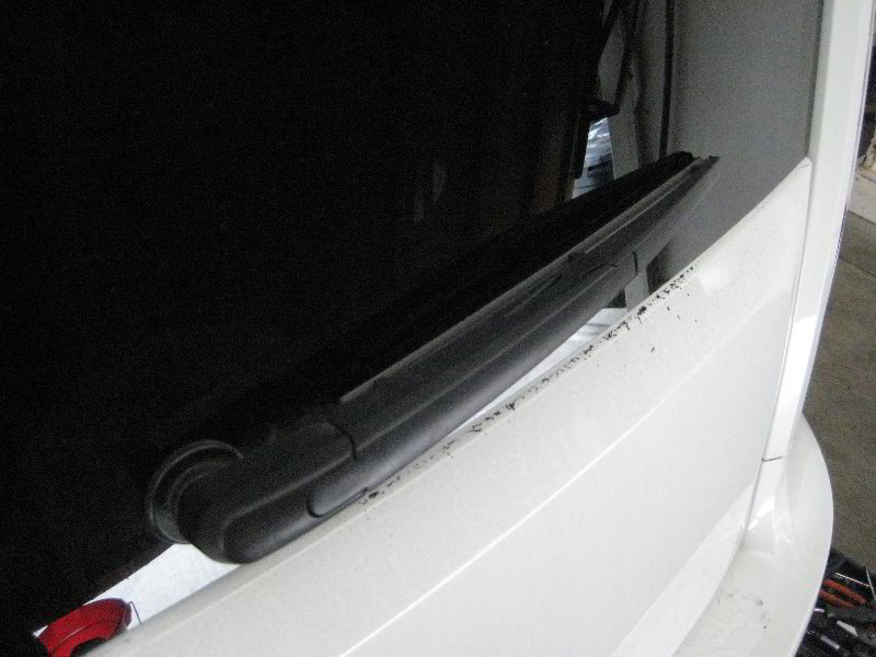 KiaSoulRearWindowWiperBladeReplacementGuide018