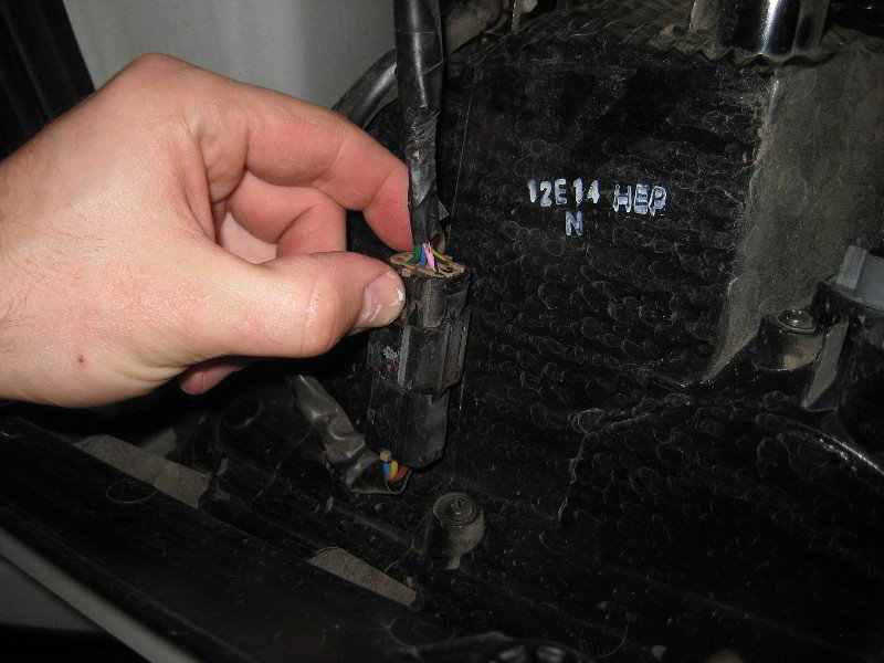 Kia-Soul-Tail-Light-Bulbs-Replacement-Guide-014