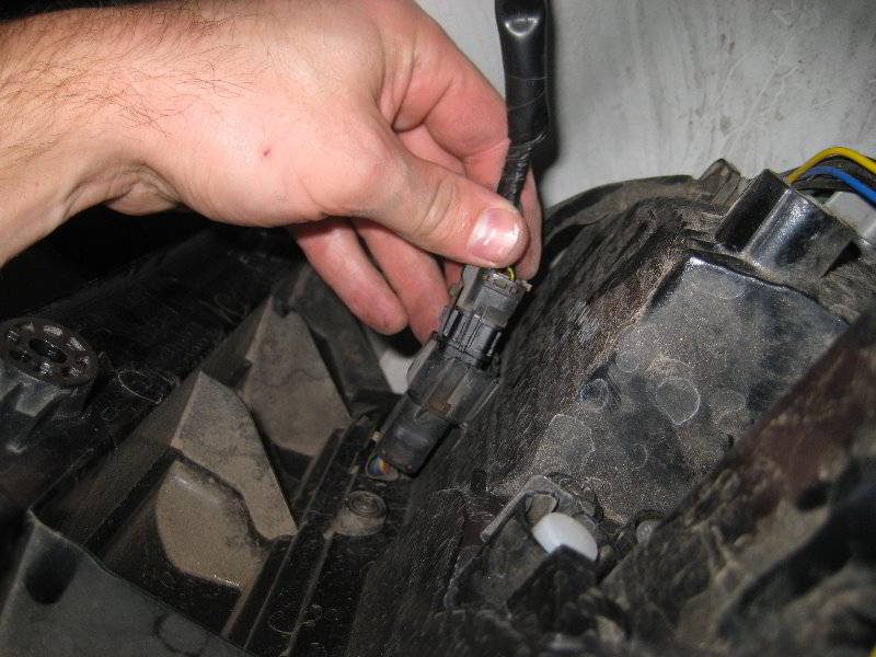 Kia-Soul-Tail-Light-Bulbs-Replacement-Guide-030