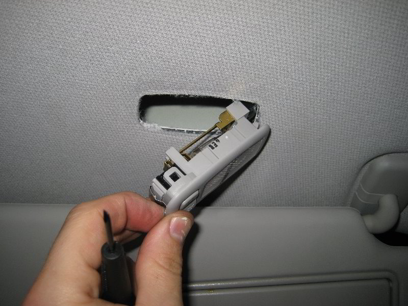 Kia-Soul-Vanity-Mirror-Light-Bulb-Replacement-Guide-003