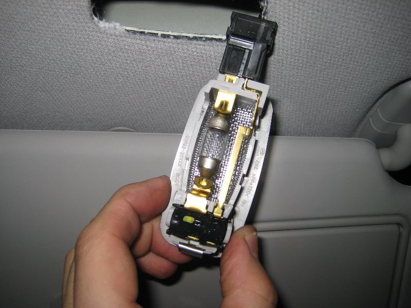 Kia-Soul-Vanity-Mirror-Light-Bulb-Replacement-Guide-004