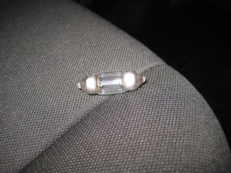 Kia-Soul-Vanity-Mirror-Light-Bulb-Replacement-Guide-005