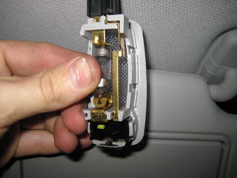 Kia-Soul-Vanity-Mirror-Light-Bulb-Replacement-Guide-007