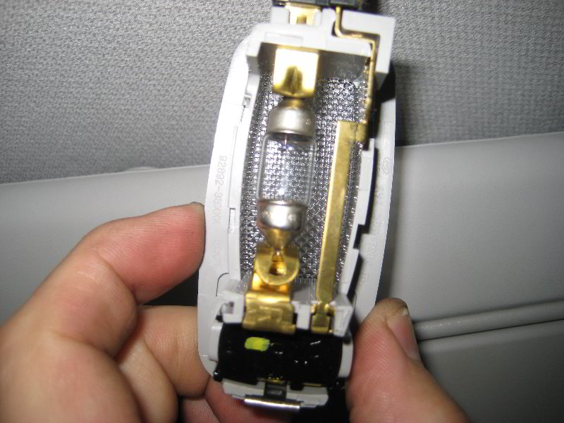 Kia-Soul-Vanity-Mirror-Light-Bulb-Replacement-Guide-008