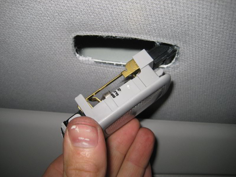 Kia-Soul-Vanity-Mirror-Light-Bulb-Replacement-Guide-009