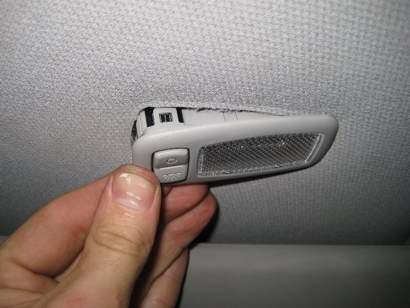 Kia-Soul-Vanity-Mirror-Light-Bulb-Replacement-Guide-010