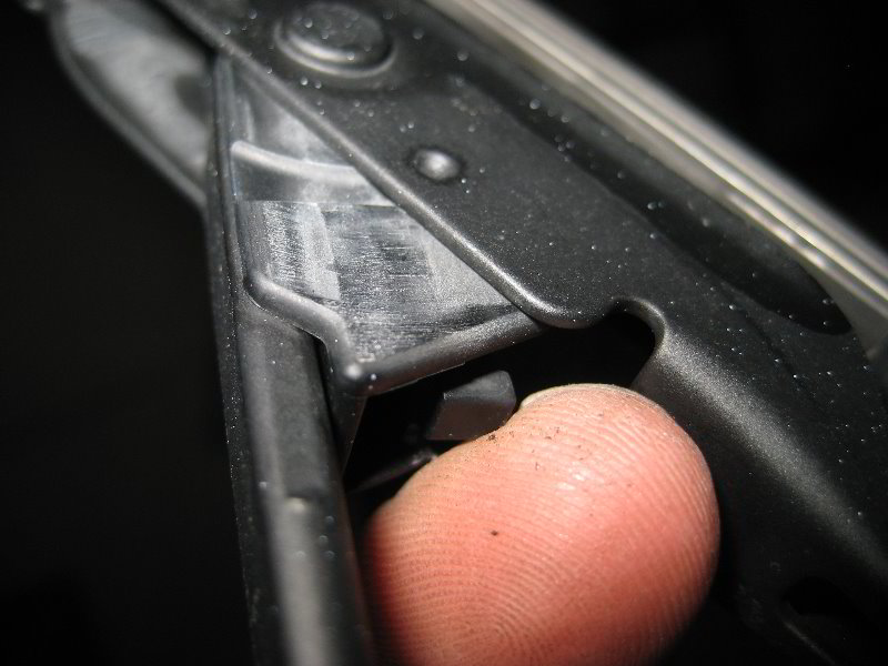 Kia-Soul-Windshield-Wiper-Blades-Replacement-Guide-004