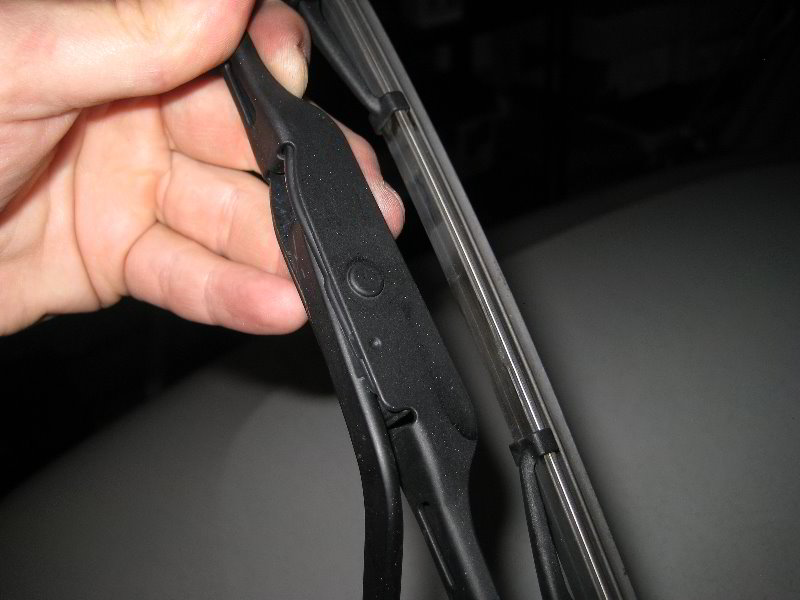 KiaSoulWindshieldWiperBladesReplacementGuide013