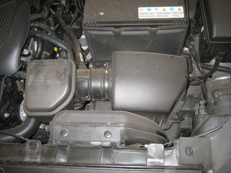 Kia-Sportage-Theta-II-Engine-Air-Filter-Replacement-Guide-001