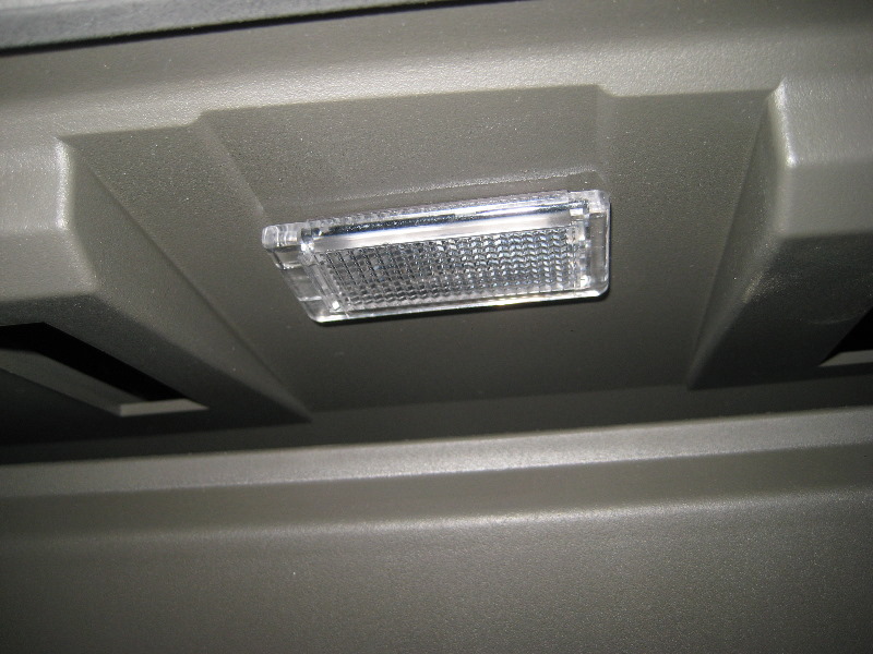Kia-Sportage-Glove-Box-Light-Bulb-Replacement-Guide-002