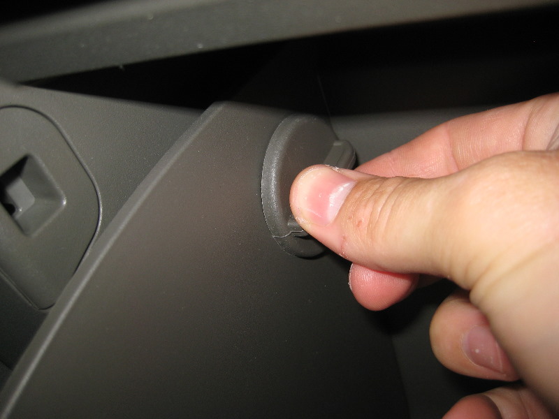 KiaSportageCabinAirFilterReplacementGuide008