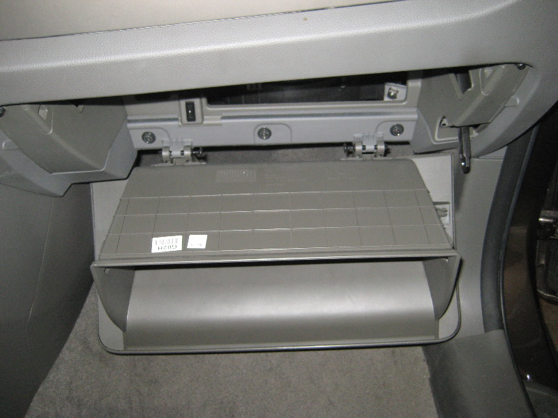 KiaSportageCabinAirFilterReplacementGuide010