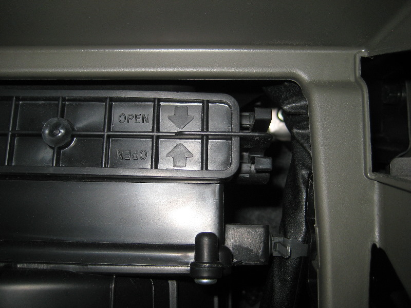 KiaSportageCabinAirFilterReplacementGuide012