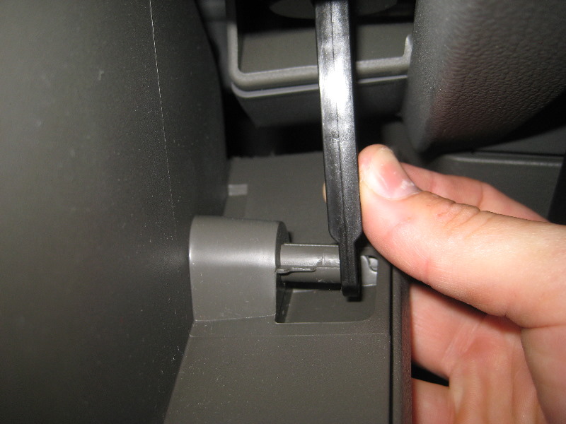 KiaSportageCabinAirFilterReplacementGuide026