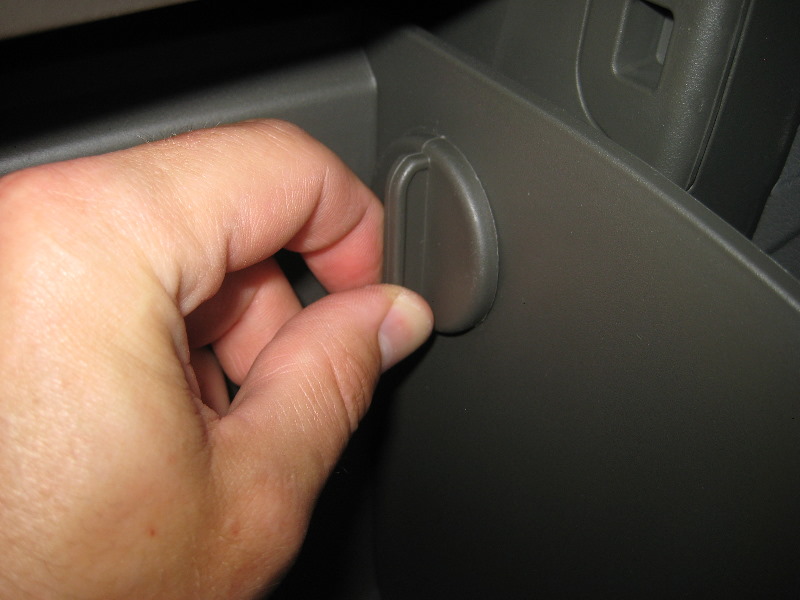 KiaSportageCabinAirFilterReplacementGuide028