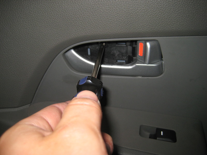 Kia-Sportage-Interior-Door-Panel-Removal-Guide-009