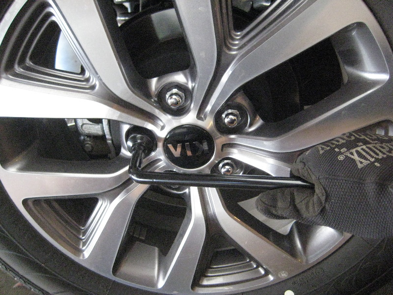 Kia-Sportage-Rear-Disc-Brake-Pads-Replacement-Guide-036