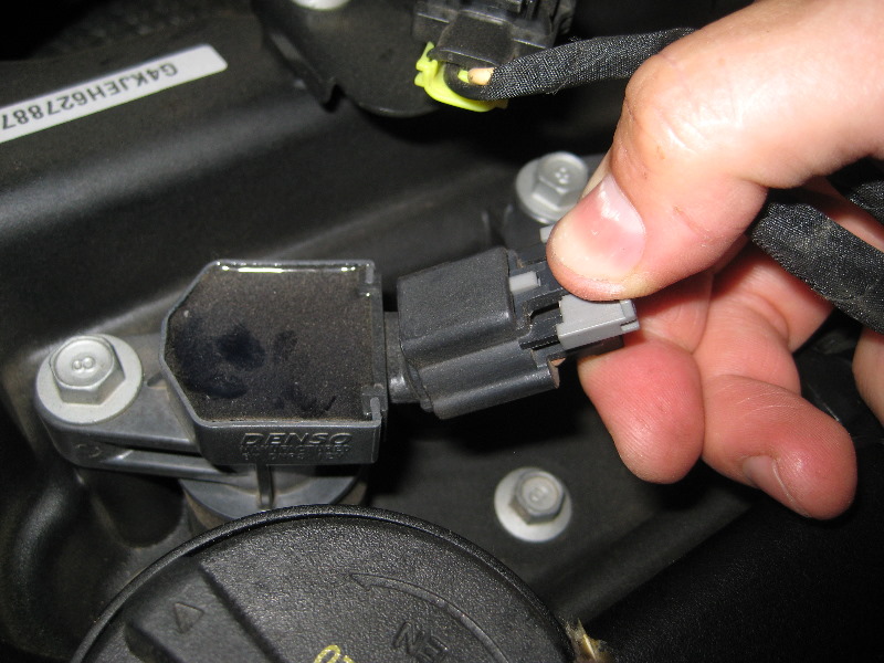 Kia-Sportage-Theta-II-Engine-Spark-Plugs-Replacement-Guide-007
