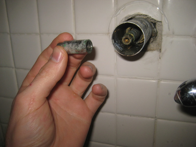 Leaking-Shower-Tub-Faucet-Valve-Stem-Replacement-Guide-010