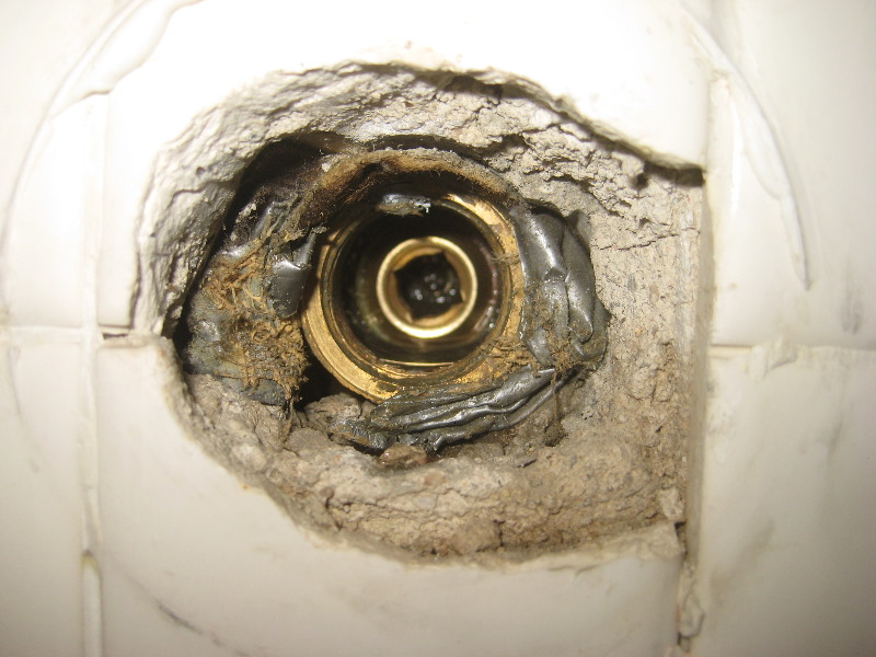 LeakingShowerTubFaucetValveStemReplacementGuide039