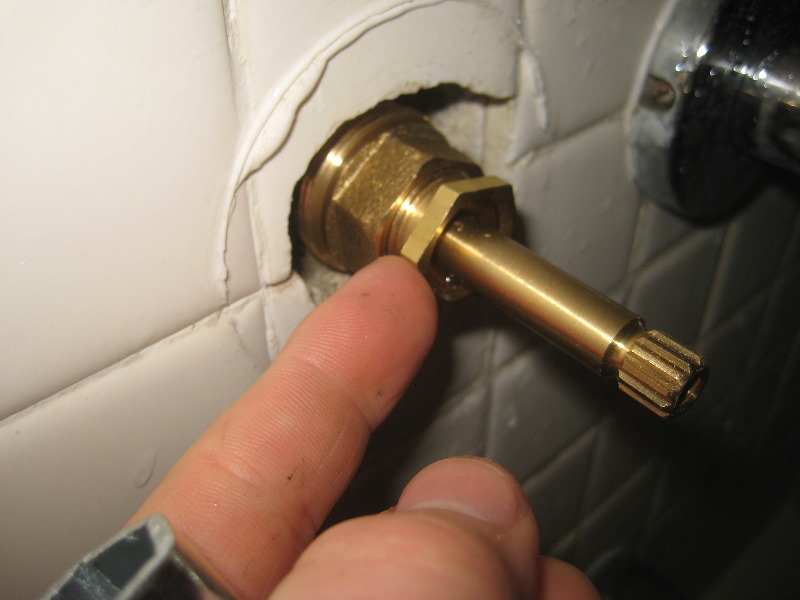 Leaking Shower Tub Faucet Valve Stem, Bathtub Faucet Valve Stem Replacement