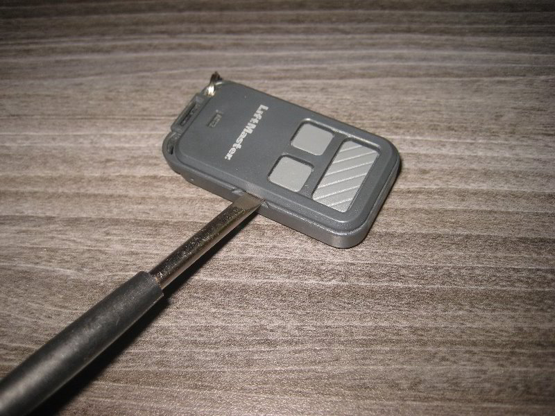 Liftmaster-Key-Fob-Battery-Replacement-Guide-004