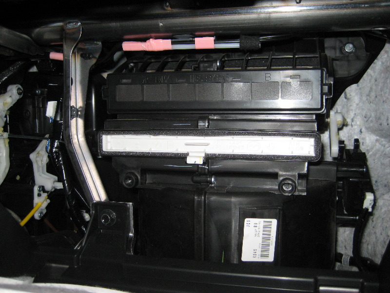 Mazda-CX-5-HVAC-Cabin-Air-Filter-Replacement-Guide-008