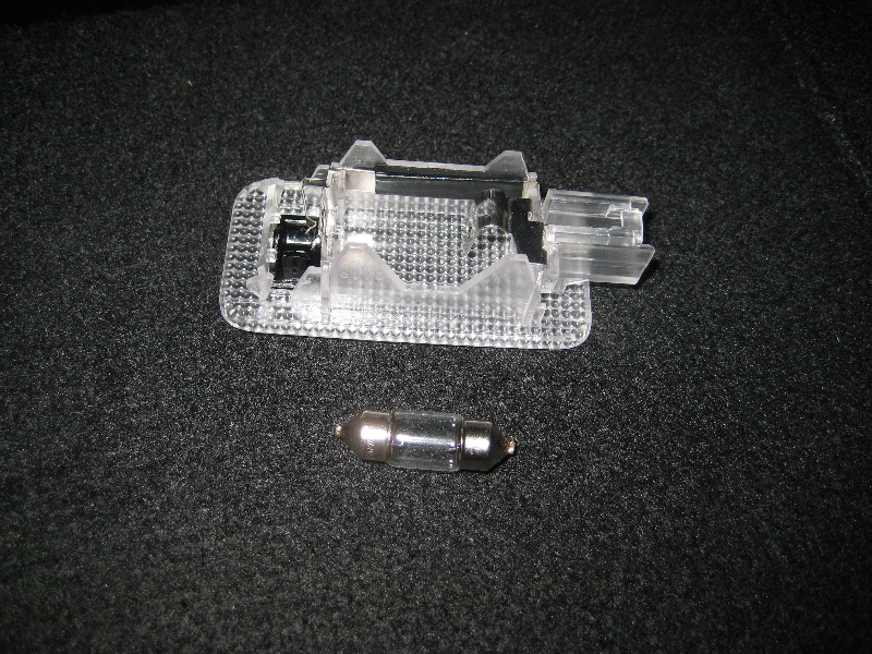 Mazda-CX-5-Cargo-Area-Light-Bulb-Replacement-Guide-006