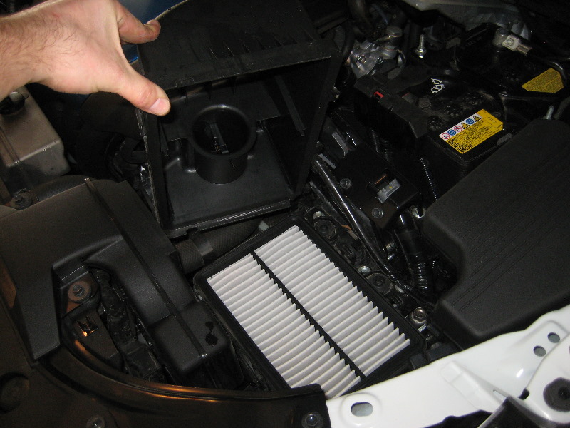 MazdaCX5EngineAirFilterReplacementGuide006