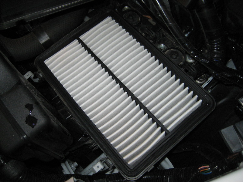 Mazda-CX-5-Engine-Air-Filter-Replacement-Guide-007