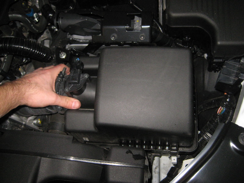 Mazda-CX-5-Engine-Air-Filter-Replacement-Guide-015