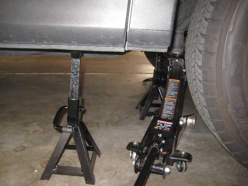 Mazda-CX-5-Front-Brake-Pads-Replacement-Guide-003