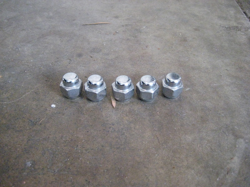 Mazda-CX-5-Front-Brake-Pads-Replacement-Guide-005