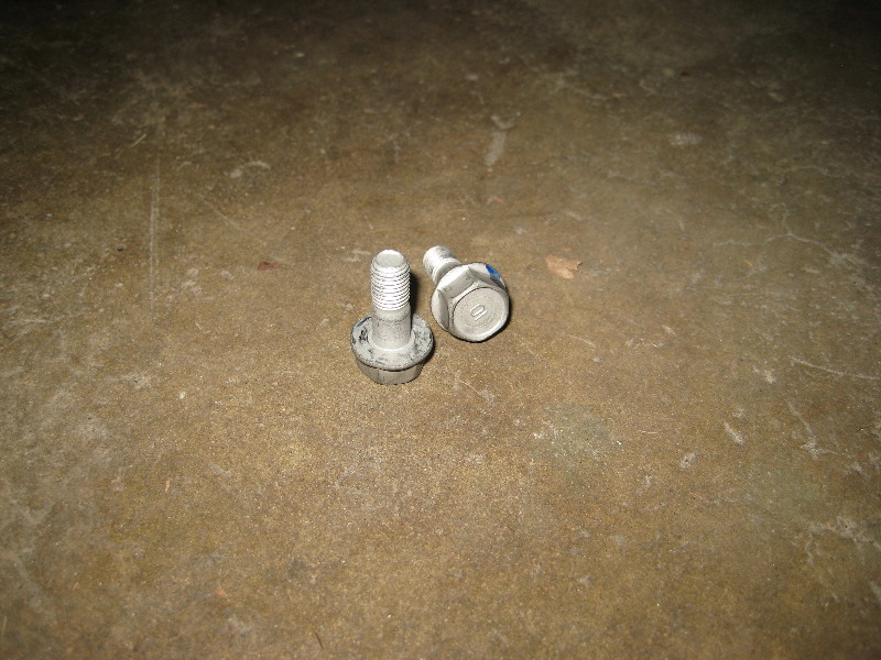 Mazda-CX-5-Front-Brake-Pads-Replacement-Guide-012