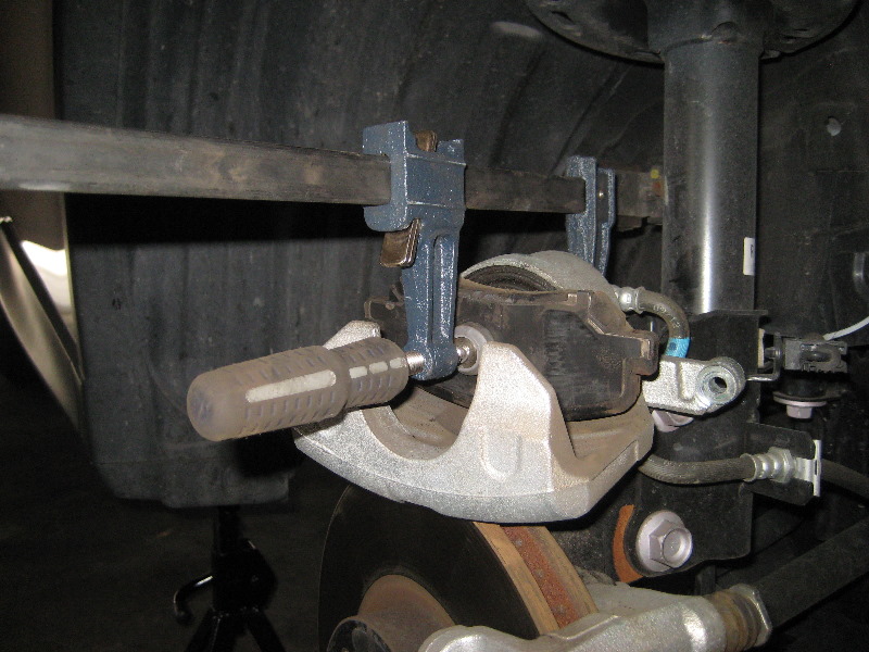 MazdaCX5FrontBrakePadsReplacementGuide020