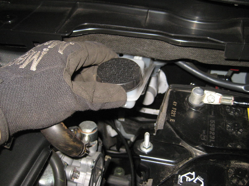 Mazda-CX-5-Front-Brake-Pads-Replacement-Guide-023